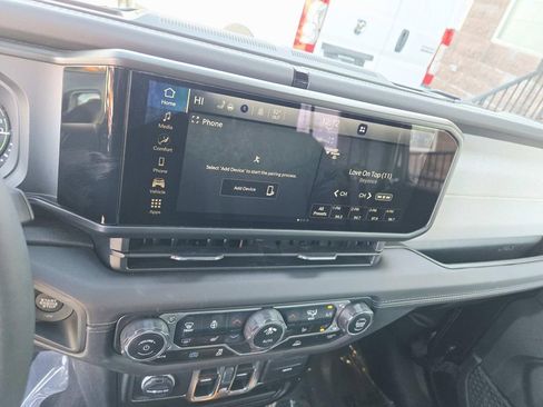 Used 2025 Jeep Wrangler Unlimited Sahara image 26