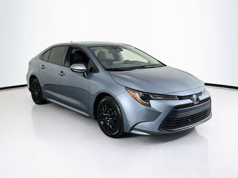 Used 2023 Toyota Corolla LE FWD image 3
