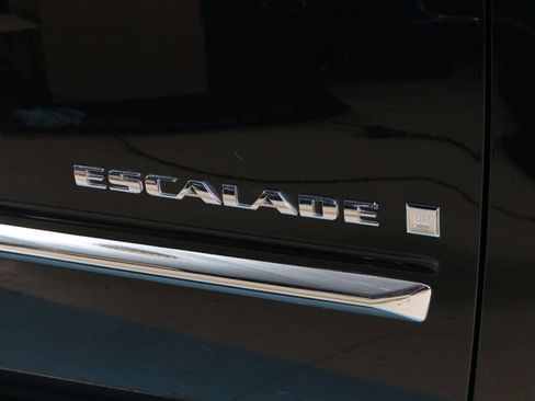 Used 2007 Cadillac Escalade AWD w/ Information Package image 17