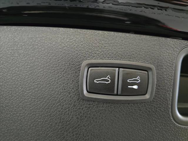 Used 2025 Porsche Macan AWD/4WD image 13