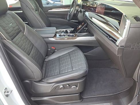 Certified 2026 Cadillac Escalade ESV Platinum Sport w/ LPO, ONYX Package image 15
