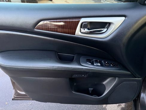 Used 2015 Nissan Pathfinder Platinum image 14