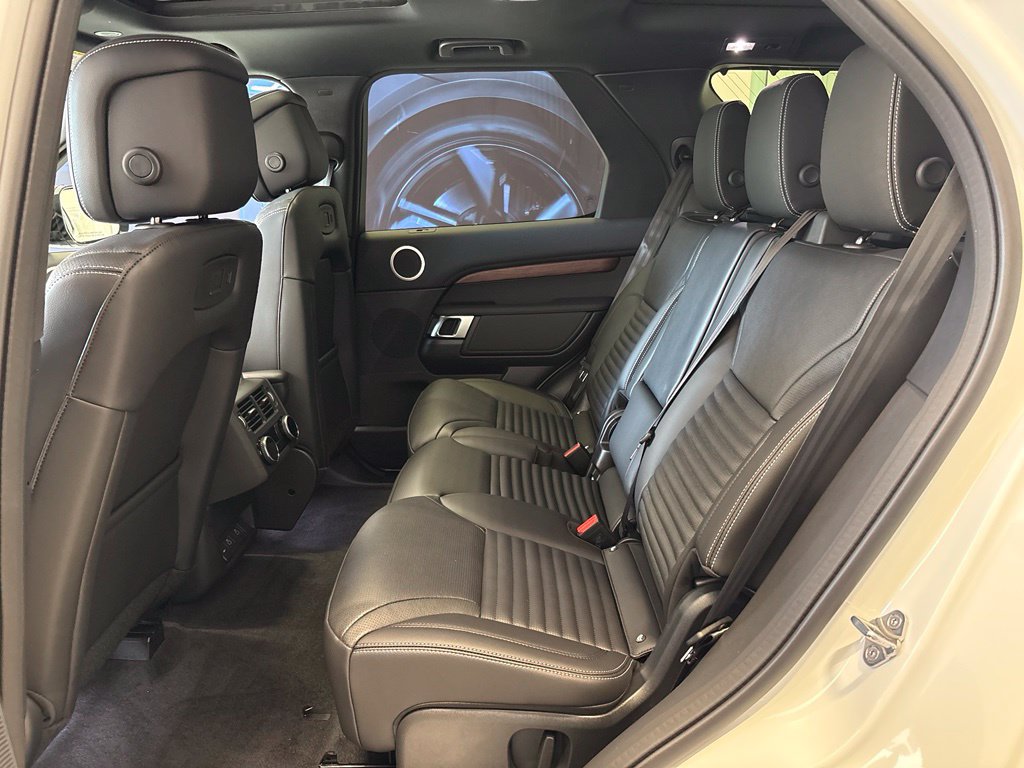 New 2026 Land Rover Discovery S AWD/4WD image 14