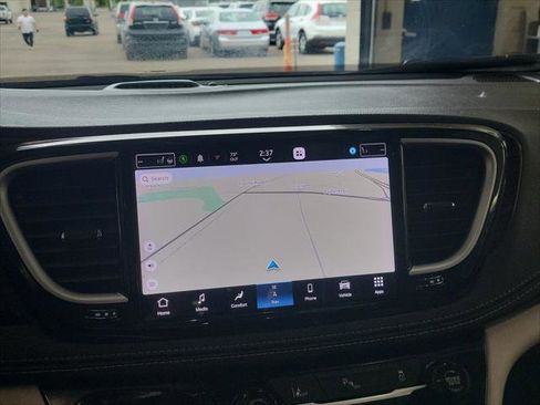 Used 2023 Chrysler Pacifica Limited FWD image 22