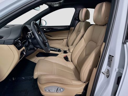 Used 2025 Porsche Macan image 5