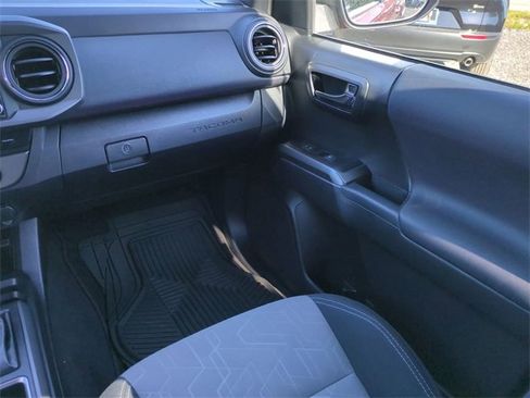 Used 2022 Toyota Tacoma TRD Off-Road w/ Technology Package image 18