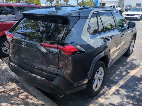 Used 2019 Toyota RAV4 XLE AWD/4WD image 2