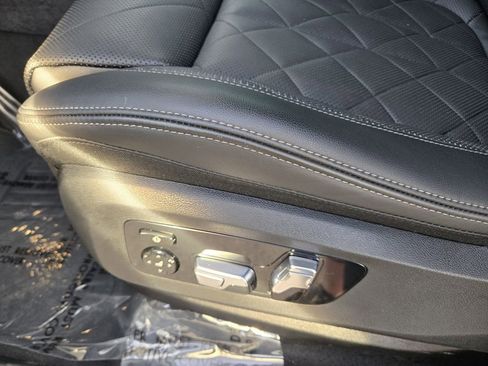 Used 2025 BMW X5 M60i image 24