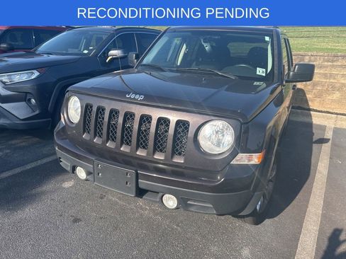 Used 2014 Jeep Patriot Latitude AWD/4WD image 3