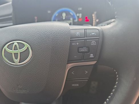 Used 2025 Toyota Camry SE w/ Convenience Package FWD image 22