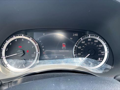 Used 2023 Toyota Highlander XLE AWD/4WD image 26