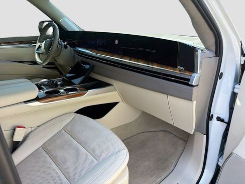 Certified 2025 Cadillac Escalade ESV Sport Platinum AWD/4WD image 15