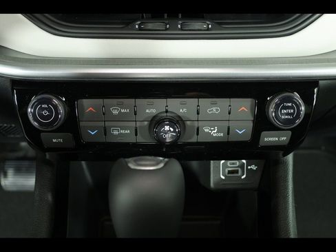 New 2026 Jeep Compass Limited image 18