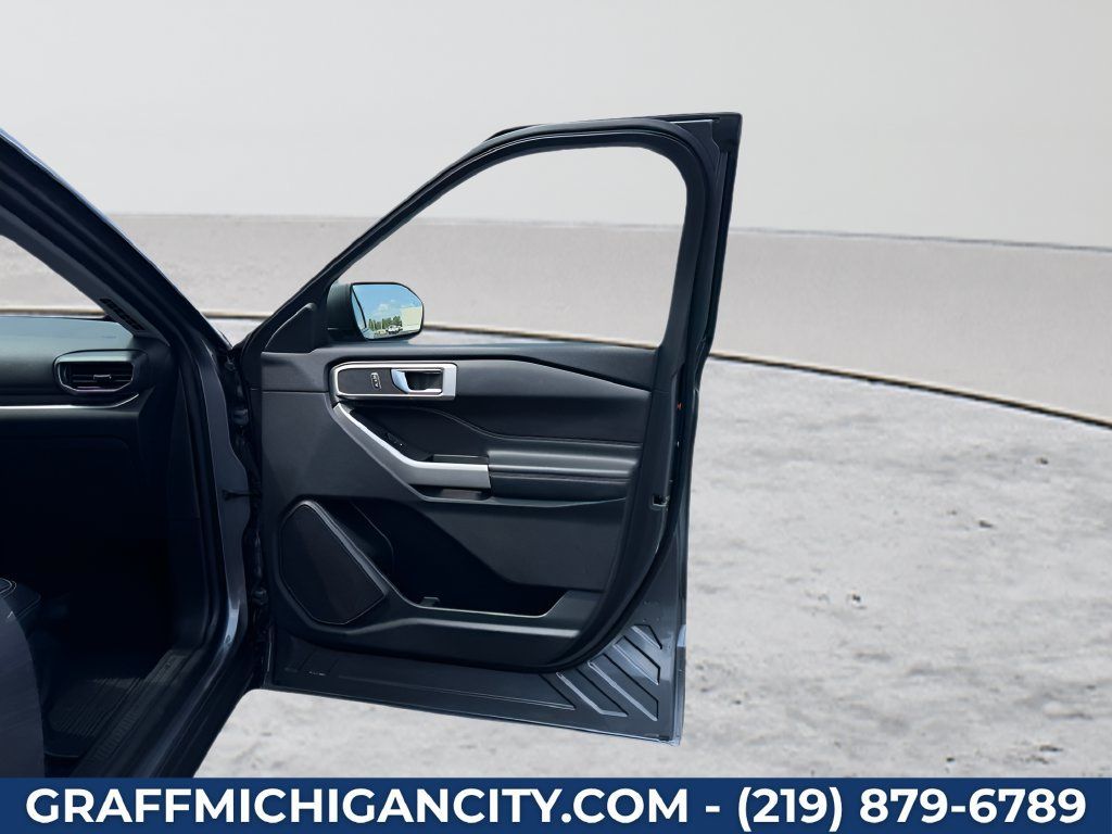 Used 2022 Ford Explorer XLT w/ Equipment Group 202A AWD/4WD image 30