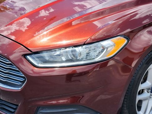 Used 2016 Ford Fusion SE FWD image 10