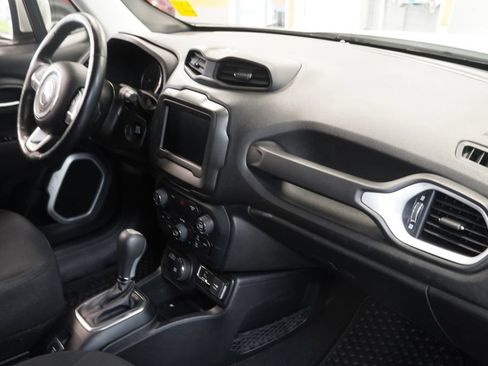 Used 2020 Jeep Renegade Latitude w/ Cold Weather Group AWD/4WD image 26