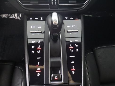 Used 2024 Porsche Macan S image 20