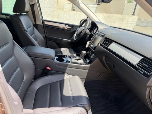 Used 2012 Volkswagen Touareg VR6 AWD/4WD image 24