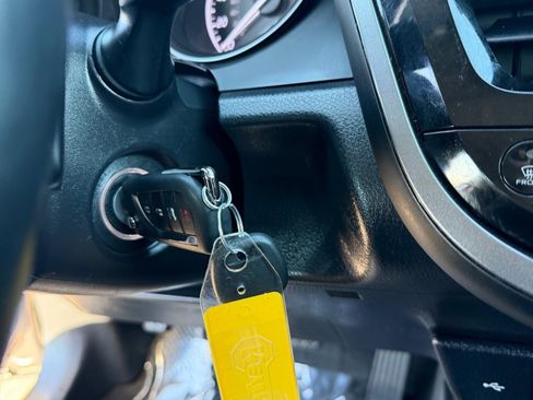 Used 2022 Toyota Camry SE image 30