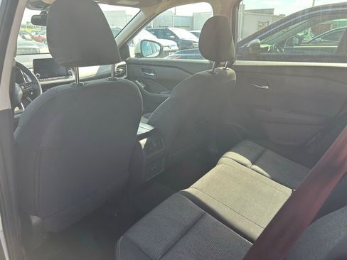 Used 2025 Nissan Rogue SV FWD image 9