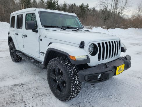 Used 2022 Jeep Wrangler Unlimited Sahara image 3
