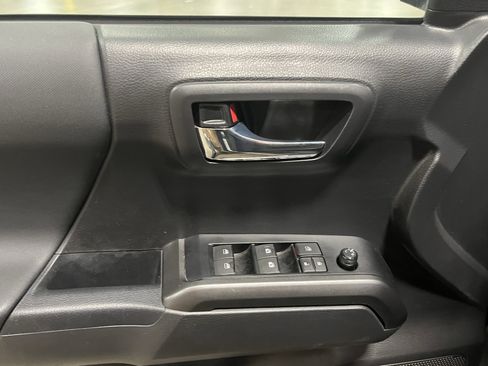 Used 2023 Toyota Tacoma TRD Off-Road image 17