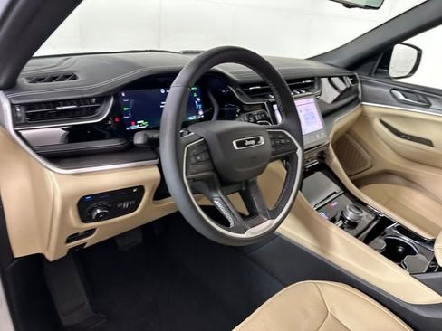 Used 2022 Jeep Grand Cherokee Limited 4xe w/ Luxury Tech Group II image 13