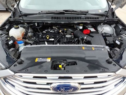 Used 2019 Ford Edge Titanium image 37