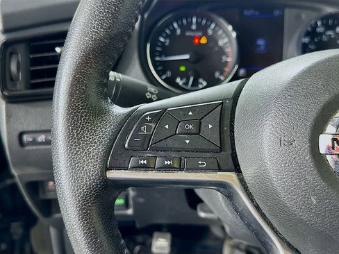 Used 2019 Nissan Rogue SV image 16