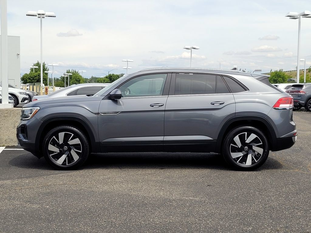 Used 2025 Volkswagen Atlas Cross Sport SE FWD image 9