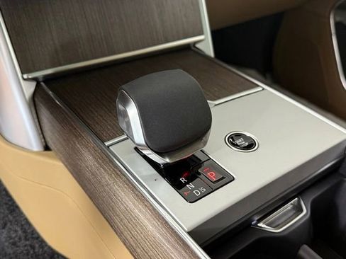 Certified 2025 Land Rover Range Rover SE AWD/4WD image 33