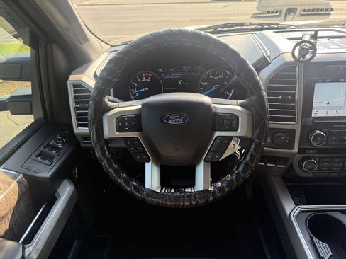 Used 2017 Ford F250 Lariat w/ FX4 Off-Road Package AWD/4WD image 18