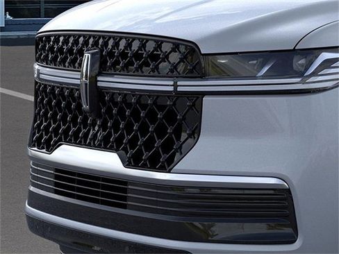 New 2025 Lincoln Navigator Reserve w/ Jet Appearance Package image 17