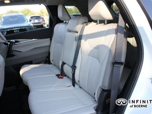 Certified 2026 INFINITI QX60 Luxe w/ Family Package image 18