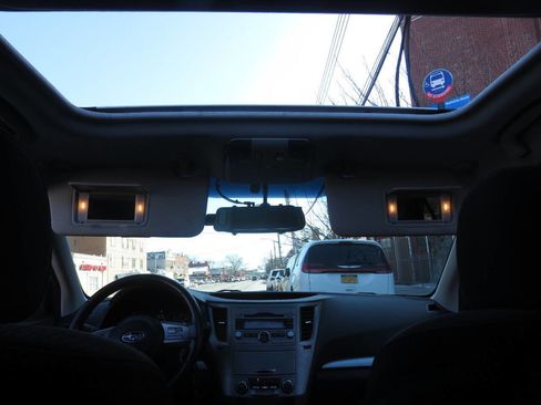 Used 2011 Subaru Legacy 2.5i Premium image 13