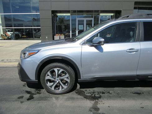 Used 2022 Subaru Outback Limited XT AWD/4WD image 2