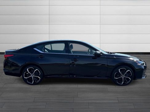 Used 2024 Nissan Altima 2.5 SR FWD image 3