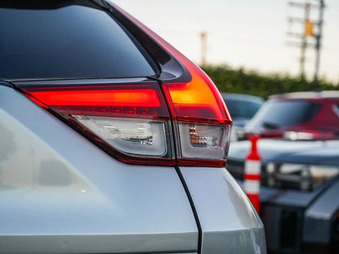 Used 2023 Mitsubishi Eclipse Cross SE image 9