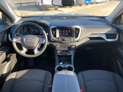 Used 2024 GMC Terrain SLE image 19