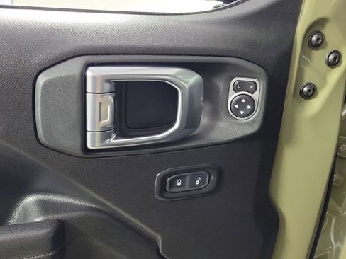 Used 2026 Jeep Wrangler Unlimited Rubicon AWD/4WD image 22