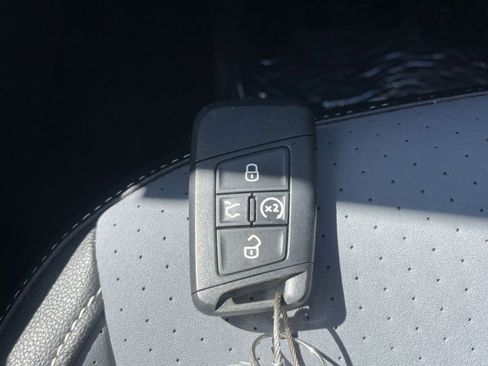 Used 2025 Volkswagen Jetta SE image 22