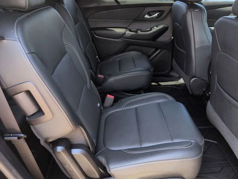 Used 2022 Chevrolet Traverse LT w/ LT Premium Package AWD/4WD image 17