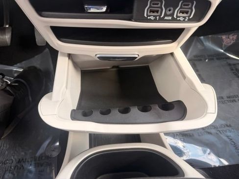 Used 2024 Chrysler Pacifica Touring-L FWD image 23