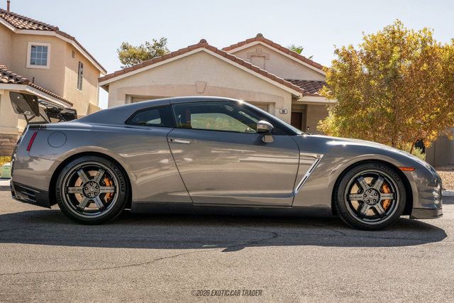 Used 2016 Nissan GT-R Black Edition AWD/4WD image 9