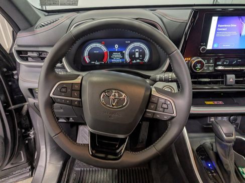 Used 2025 Toyota Highlander XSE image 19