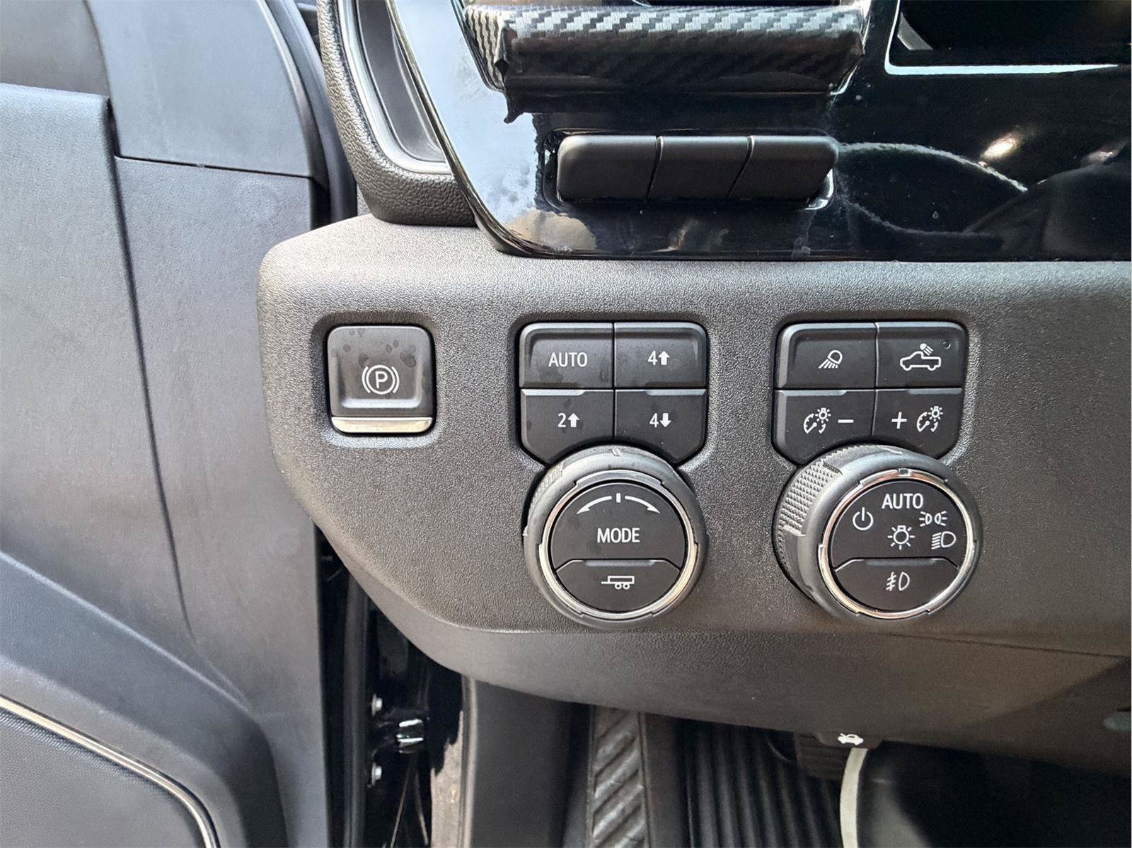 Used 2024 Chevrolet Silverado 2500 LTZ w/ LTZ Convenience Package AWD/4WD image 16