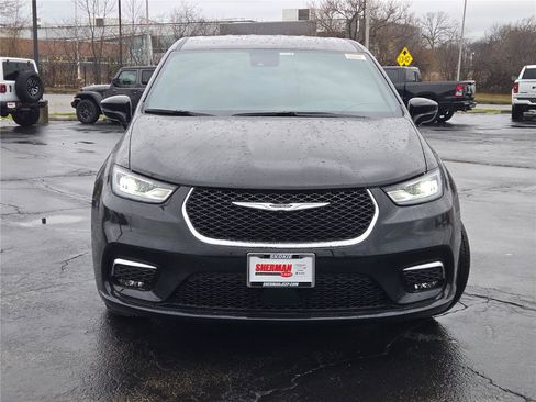 New 2026 Chrysler Pacifica Select image 4