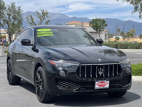 Used 2019 Maserati Levante image 7