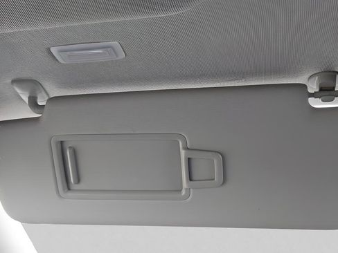 Used 2024 Volkswagen Tiguan SE image 31