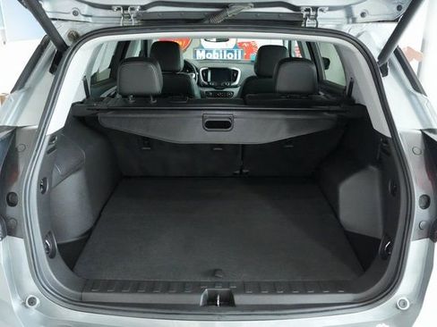 Used 2023 GMC Terrain SLT w/ Tech Package image 10